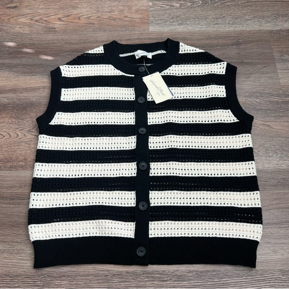 NWT black and cream striped Universal Thread sleeveless button-front sweater S - Picture 2 of 5